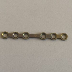 Plaque droite avec barre à 6 trous 2.0 mm